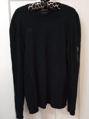 NWOT CALVIN KLEIN JEANS Black Long Sleeve Crewneck Top